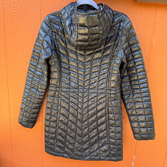 The North Face ThermoBall Hooded Parka Vegan Down Alternative - Picture 14 of 15